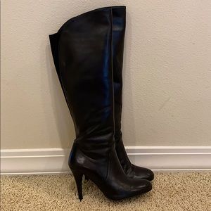 Stuart Weizmann Park Boot in Black Nappa